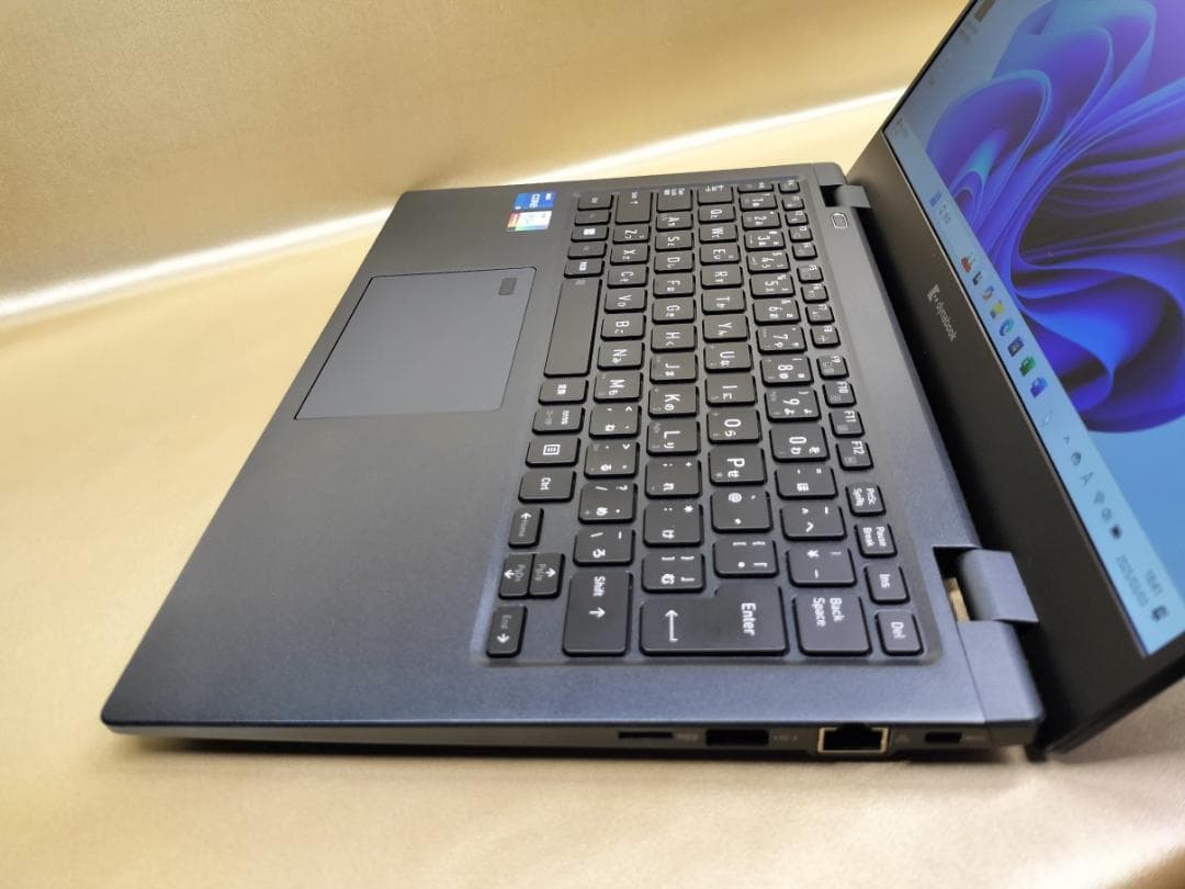 東芝　Dynabook G83/KW　高性能　2023年モデル(K-204)