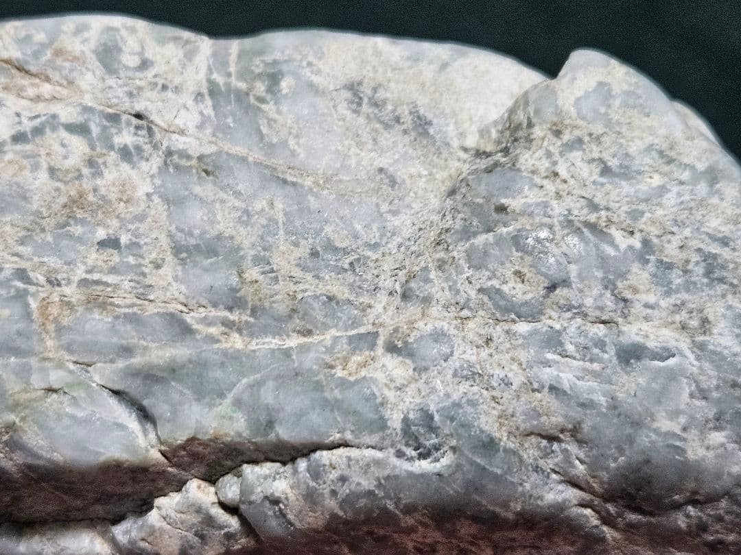 【金山谷翡翠】部分ロウカン質薄緑 約877g