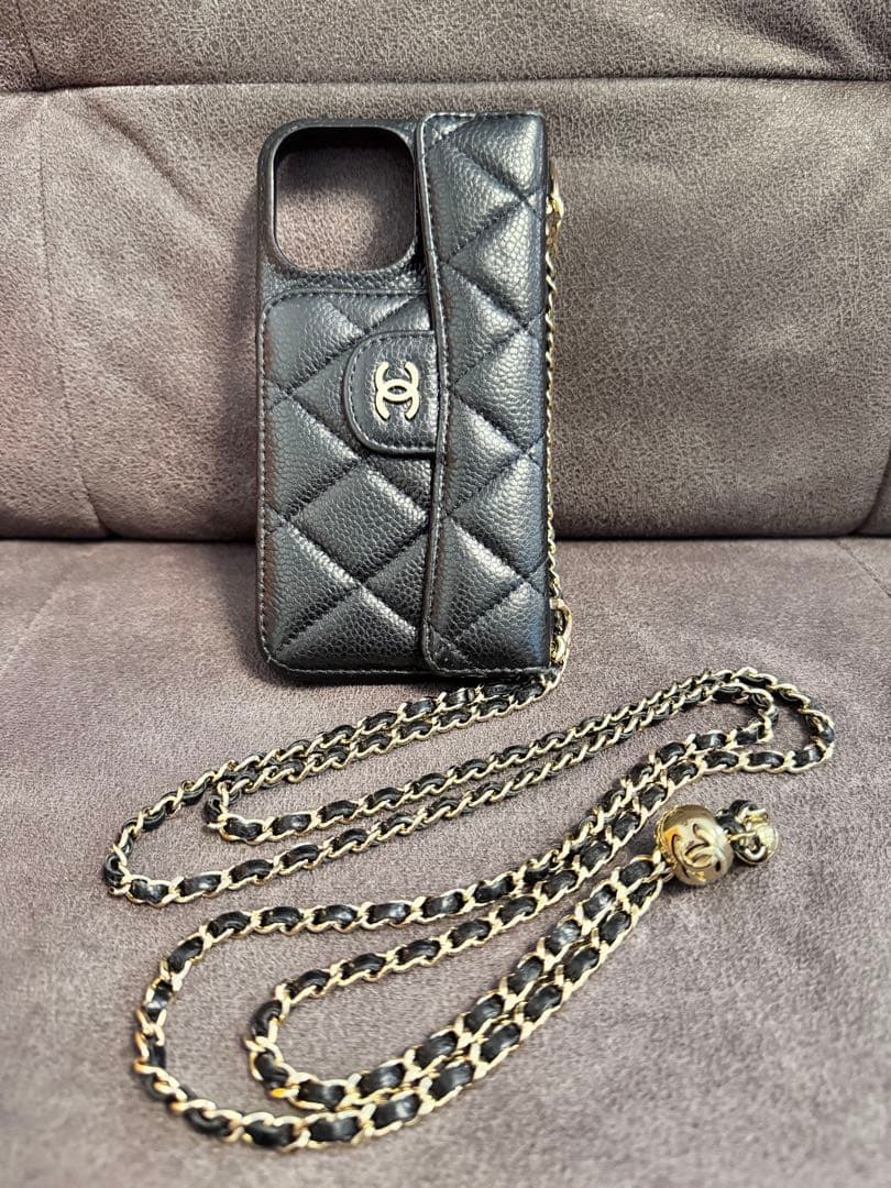 CHANEL iPhone キャビアスキン　15 pro Max マトラッセ