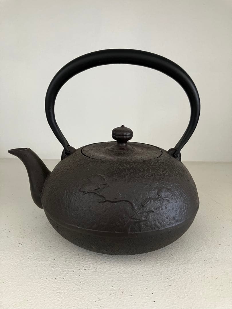 鉄瓶　南部鉄瓶　新品未使用　松模様