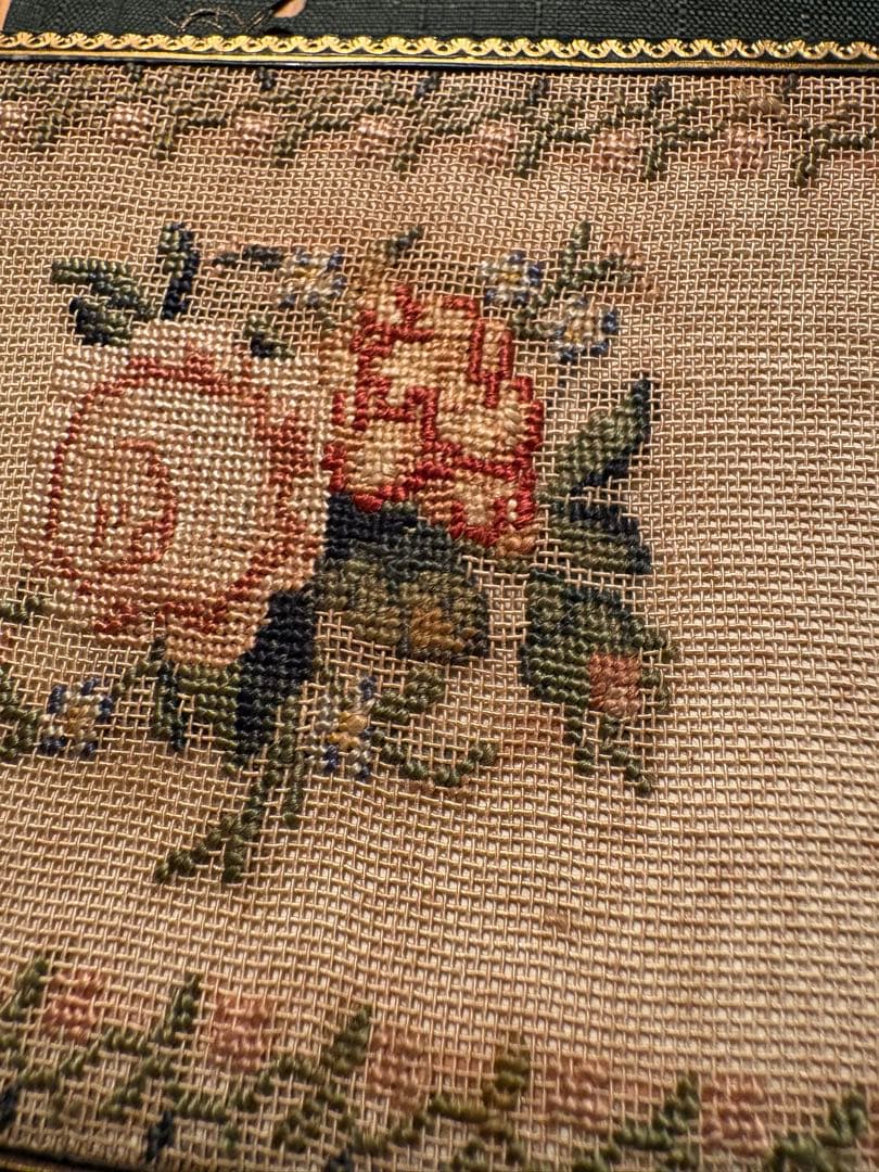 アンティーク、プチポワン（Petit Point）の手帳1820-1830頃製作