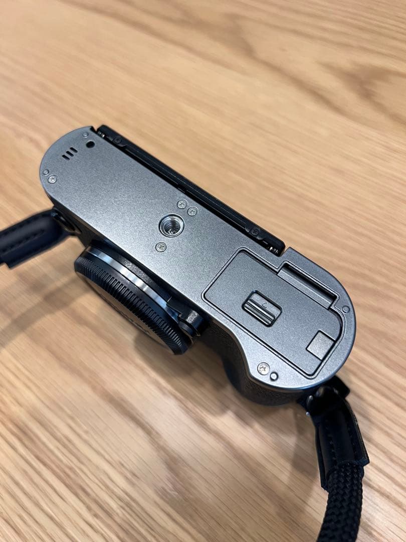 【美品2025.3購入】FUJIFILM X-T50 ミラーレスカメラ(箱付き)