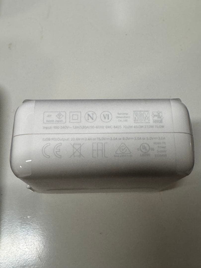 Mac 70W USB-C Power Adapterと充電ケーブルのセット