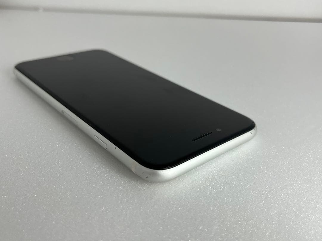 国内版　SIMフリー　iPhoneSE(第二世代)64GB ホワイト色