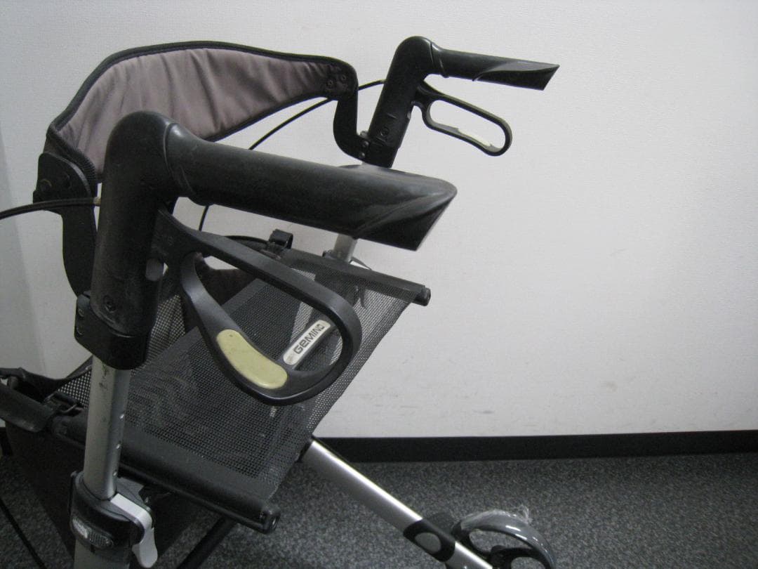 ハンディウォークＬ　GEMINO 30 歩行器 歩行車 パナマウントベッド