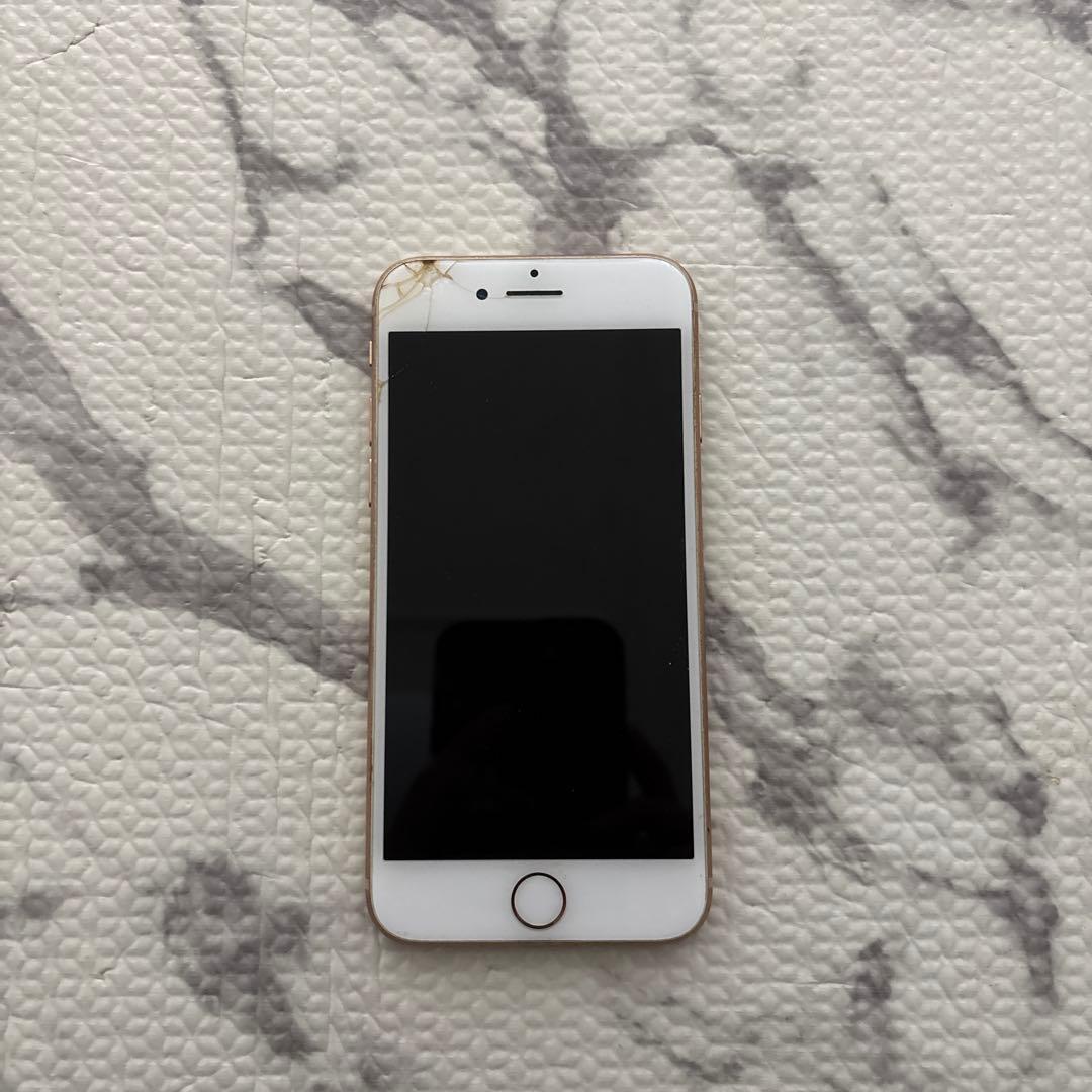 iPhone 8 ゴールド 画面にひびあり 本体