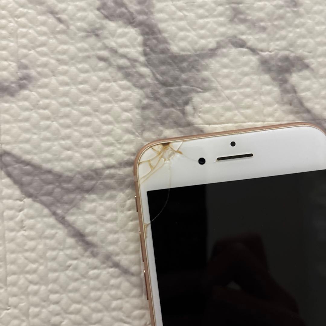 iPhone 8 ゴールド 画面にひびあり 本体