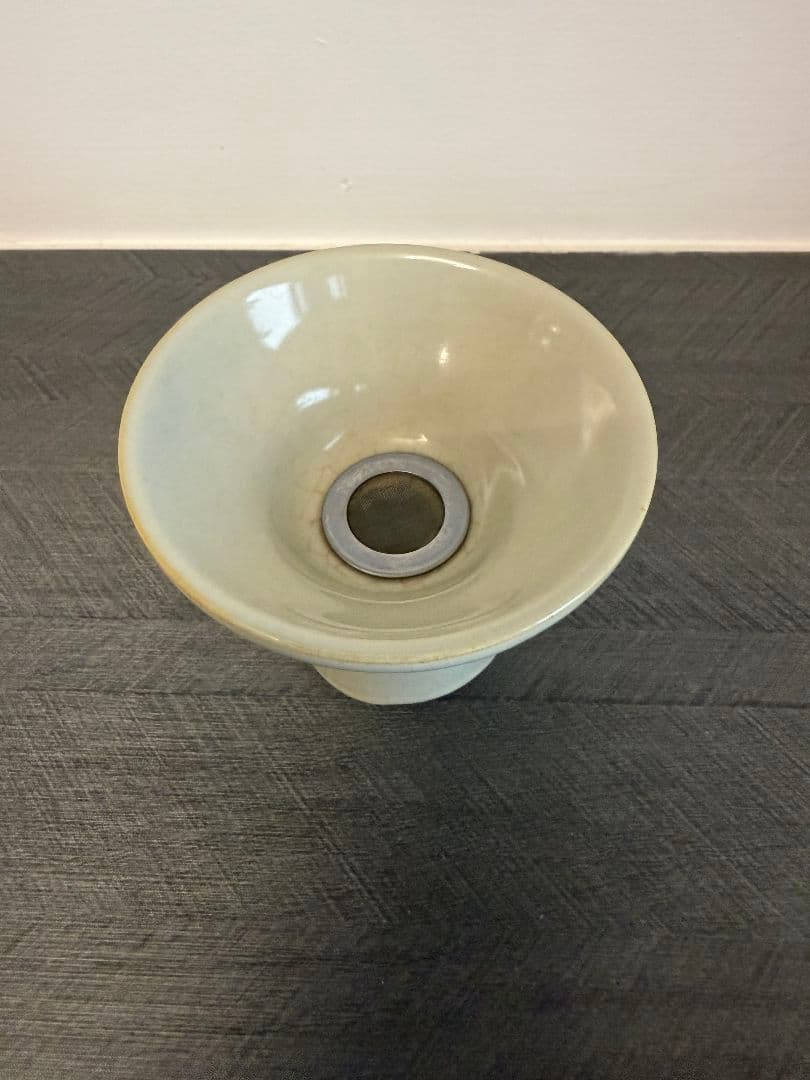 淡い緑色の茶碗