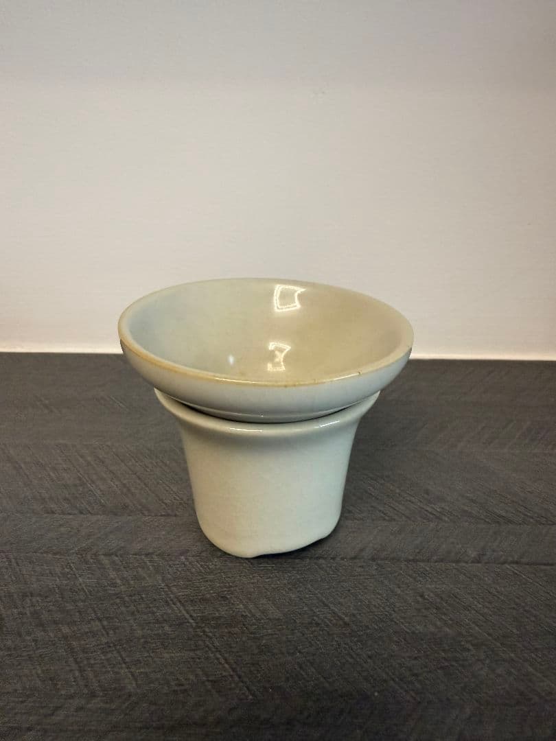 淡い緑色の茶碗