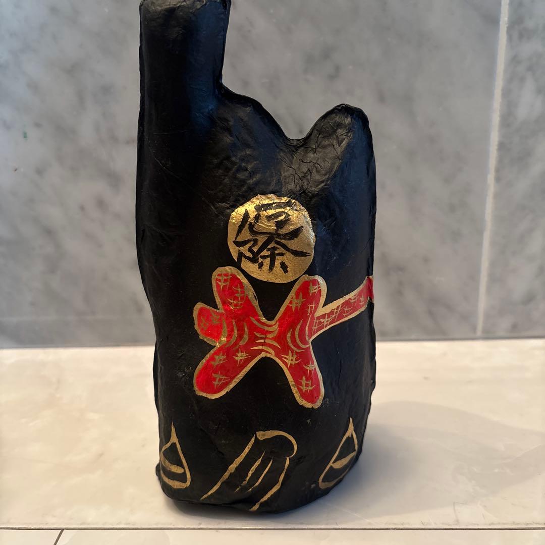伝統工芸品ヴィンテージ黒地に金彩で高級感　お顔が可愛い過ぎる張子の招き猫