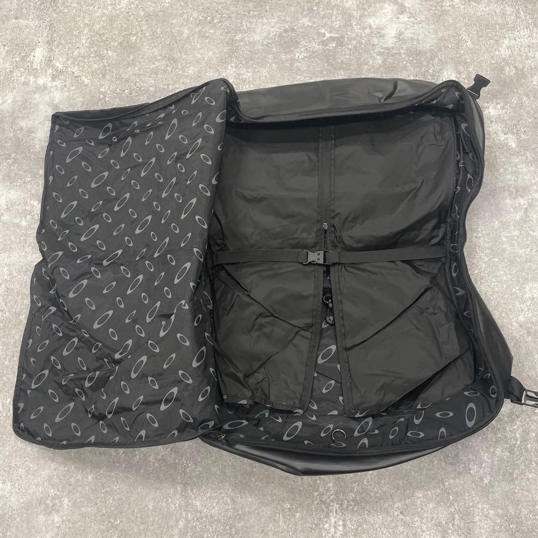 ■ OAKLEY オークリー トートバッグ ボストンバッグ ガーメント