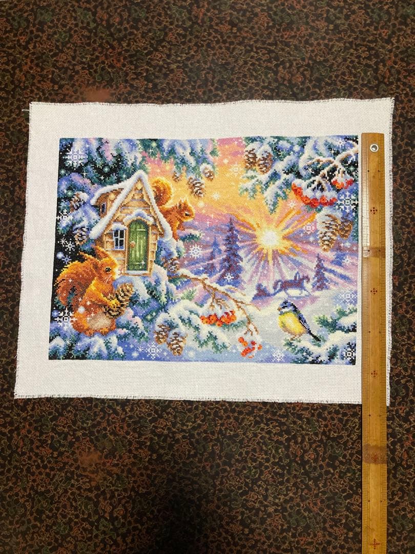 クロスステッチ完成品　winter morning 冬の朝　　風景リスと小屋