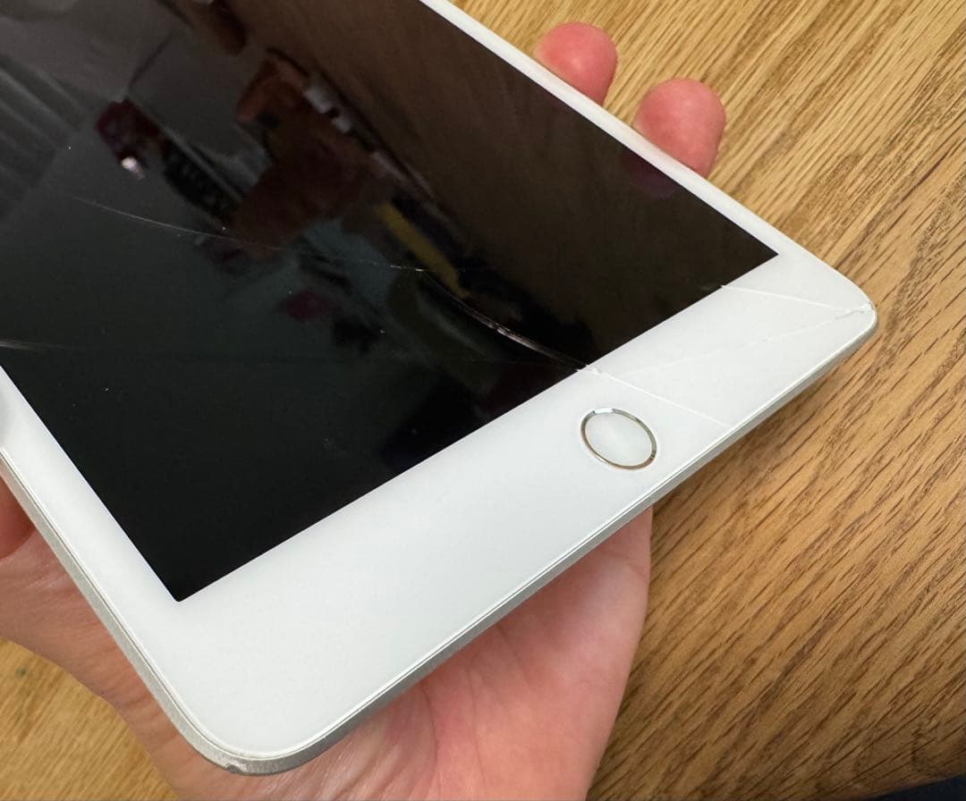 iPad mini Wi-Fi + Cellular 64GB 画面割れ