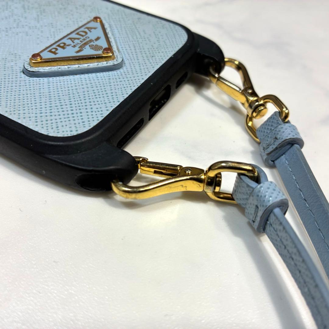 PRADA iPhone15Proケース ストラップ付き サフィアーノ 三角ロゴ