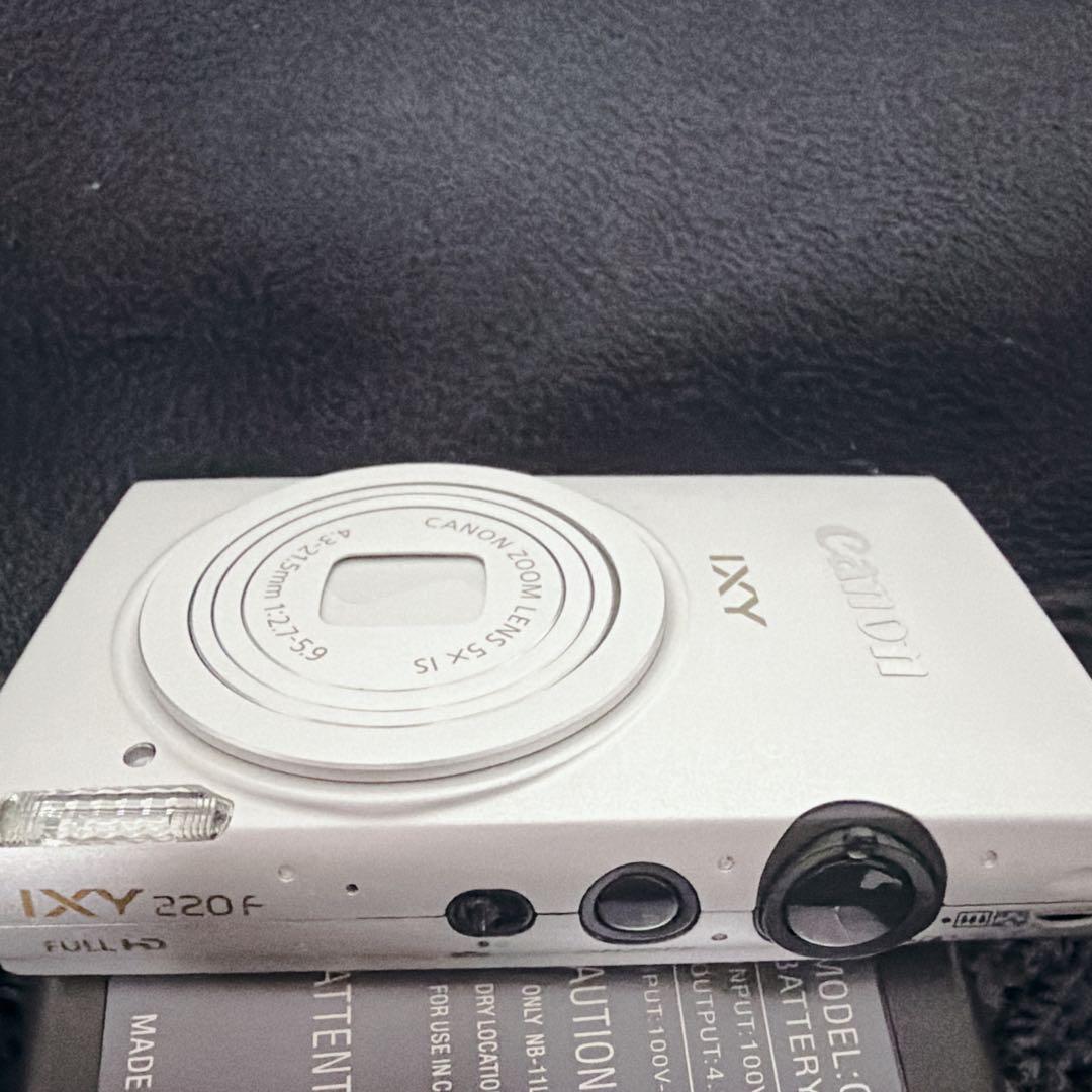 Canon IXY220F デジカメ デジタル カメラ 充電器付　シルバー　銀色