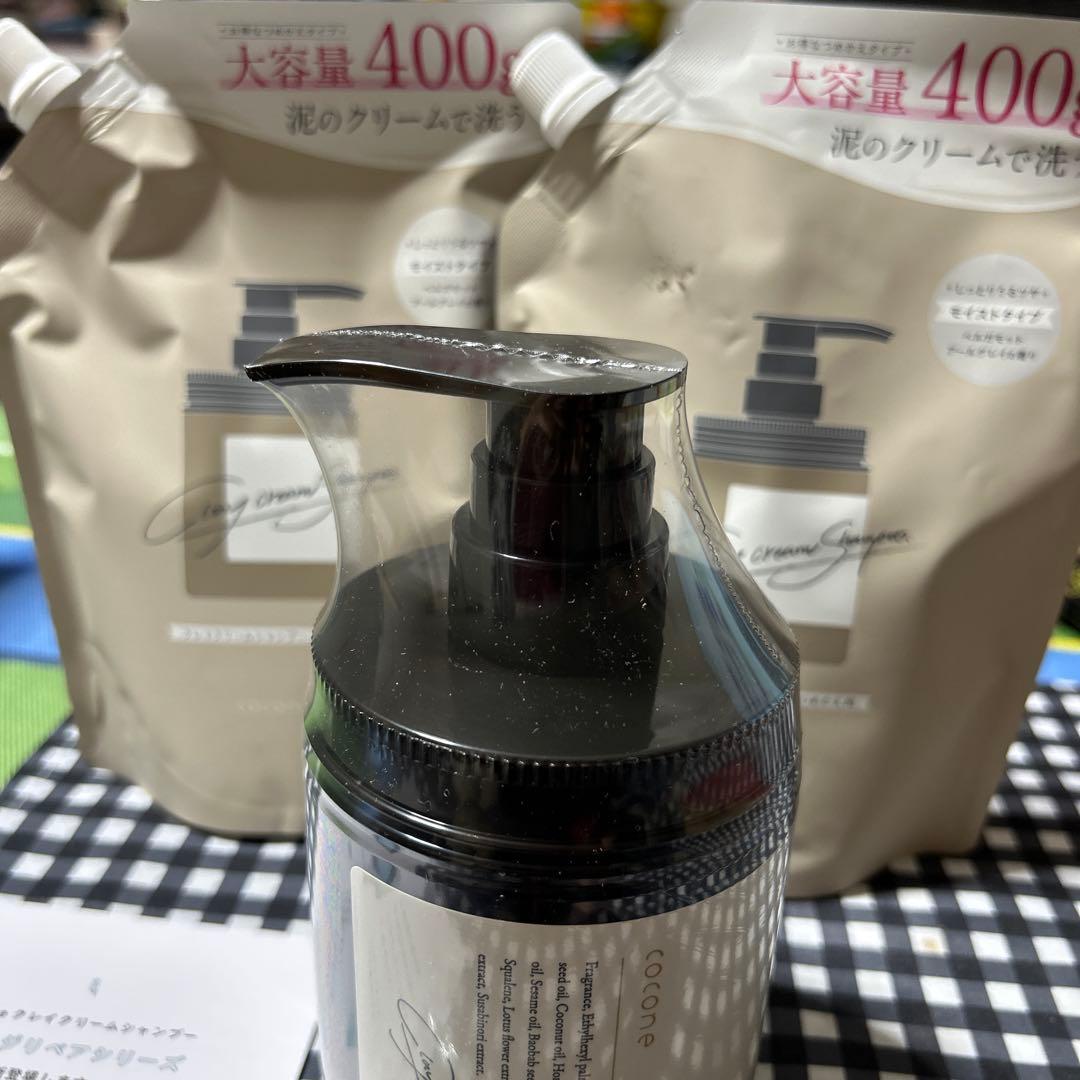 COＣＯＮＥクレイクリームシャンプー、詰め替え用400g✖️２袋とボトル。
