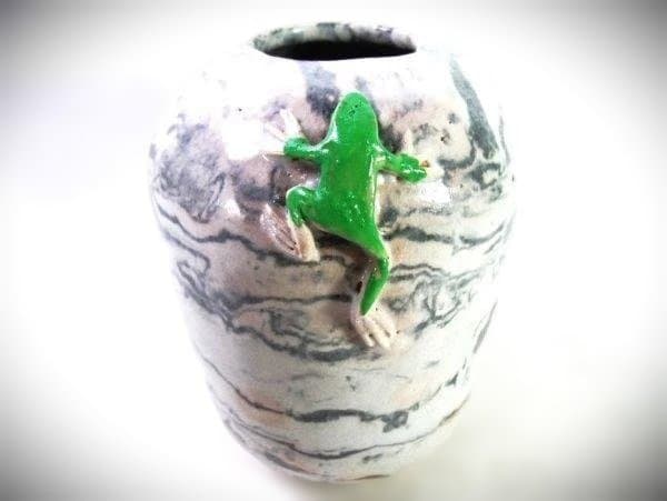 掛花入れ アマガエル 花瓶 作家物 在銘 カエル 花器 茶道具 逸品 共箱