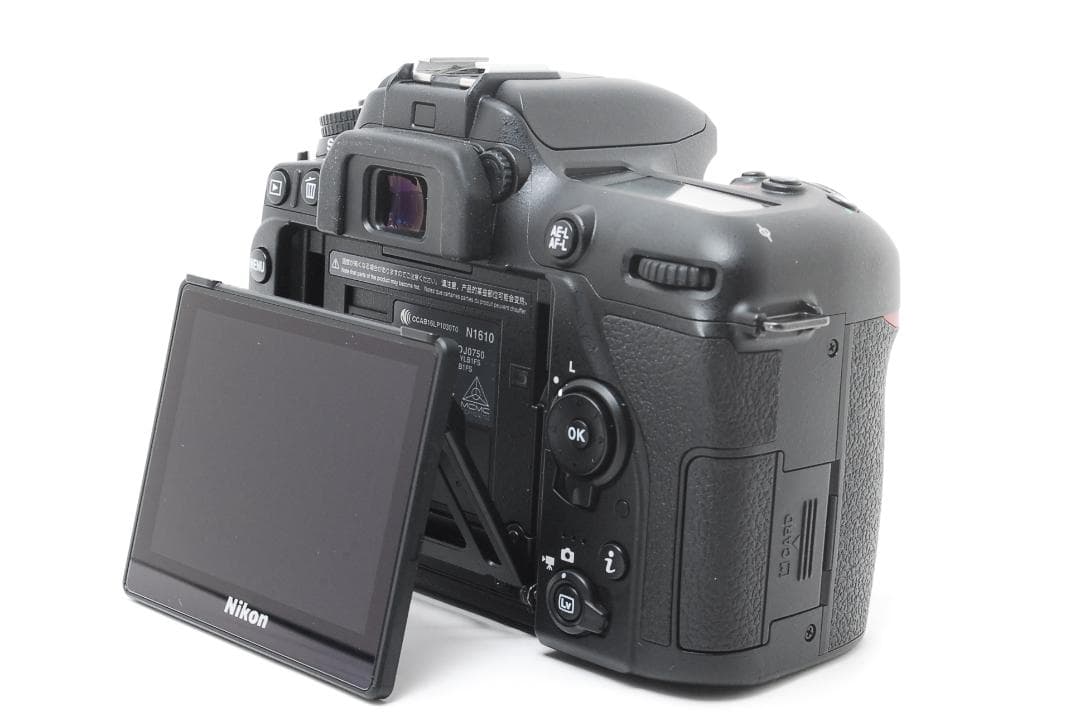 Nikon D7500 高画質18-140mm VR付　三脚 バック 卒業 入学