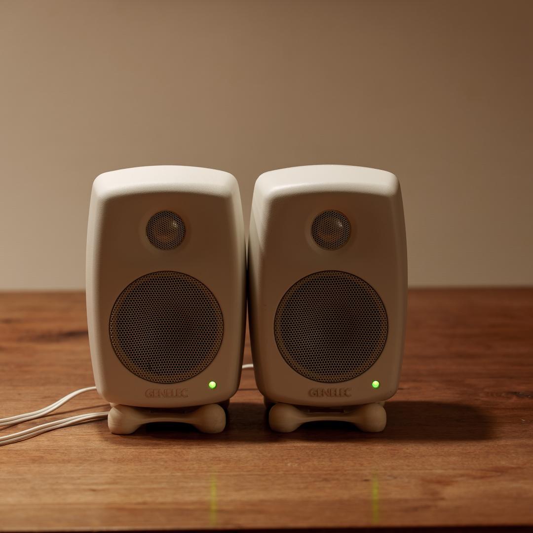白くて可愛い！Genelec 6010a 高音質小型モニタースピーカー