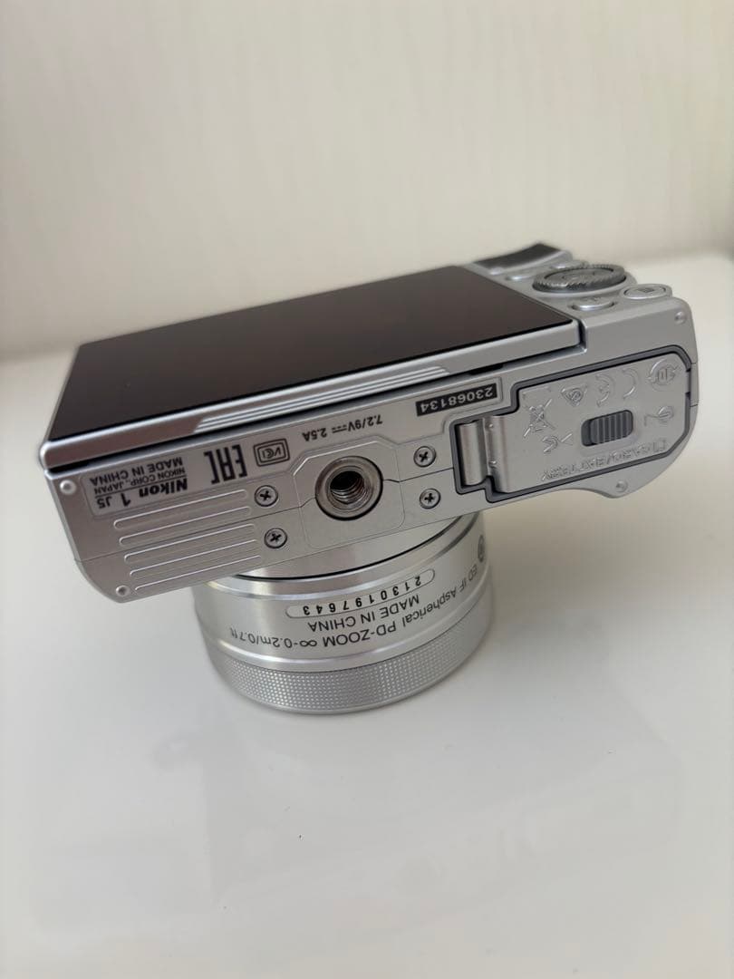 【美品】Nikon 1 J5 ミラーレスカメラ 、ダブルレンズキット