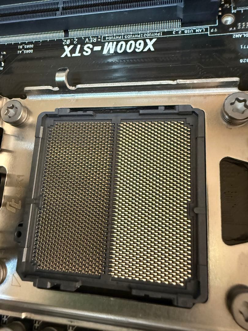 ASRock DeskMini X600 USB4 中古美品