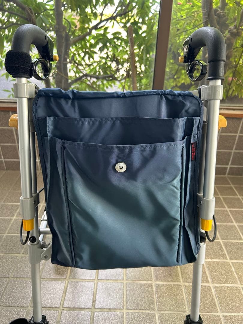 【美品、送料込み】バック付き歩行器　シルバーカー　ヘルシーワン　軽量アルミボディ