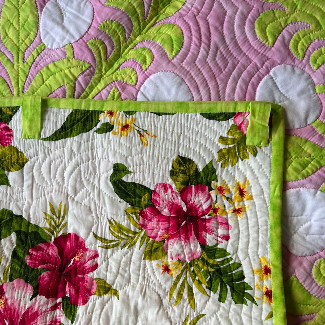 ハワイアンキルトのタペストリー（ハンドメイド）