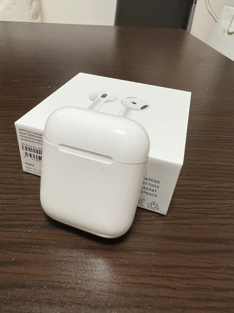 Apple AirPods (第2世代) with Charging Case