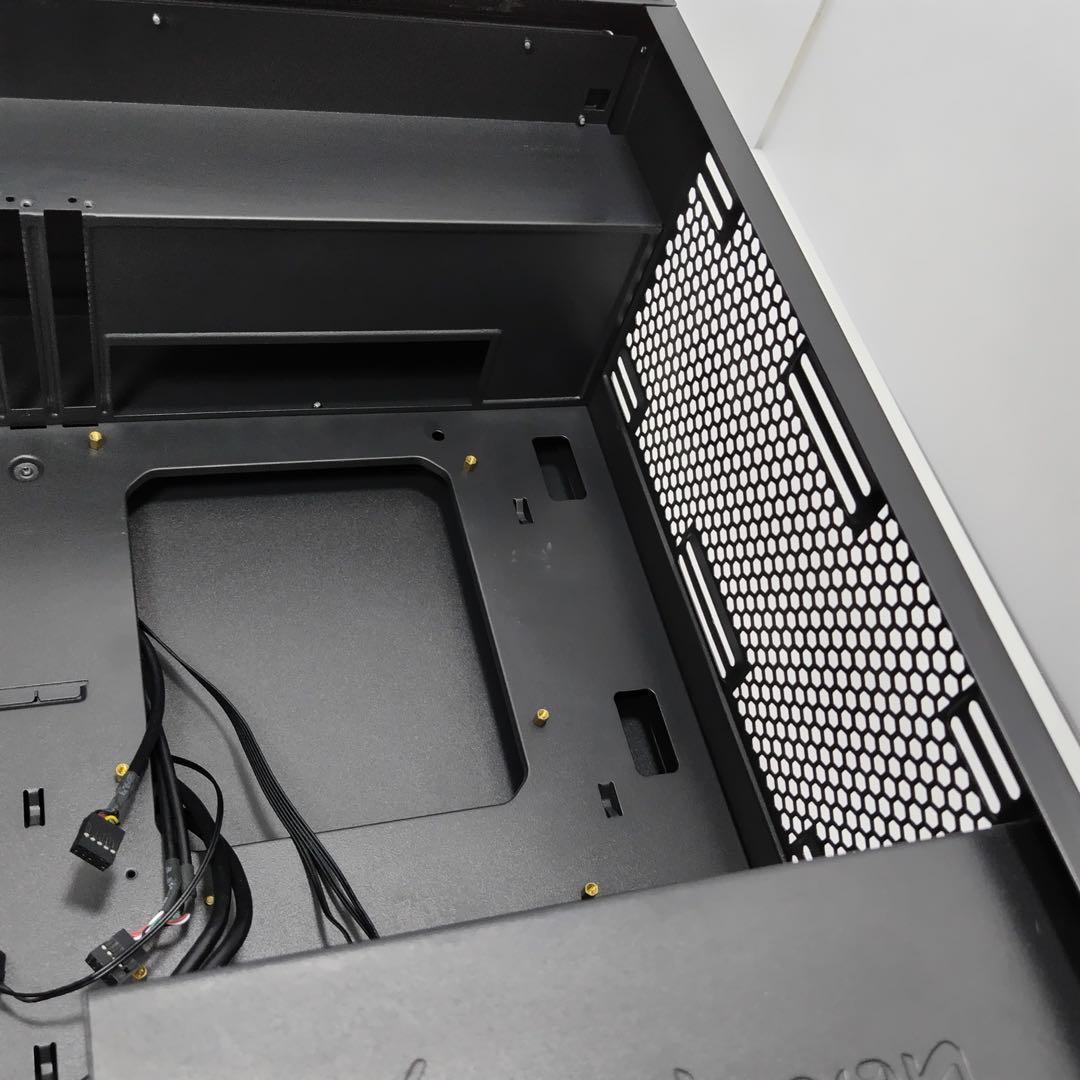 sharkoon REV200 ATX ミドルタワーケース　PCケース