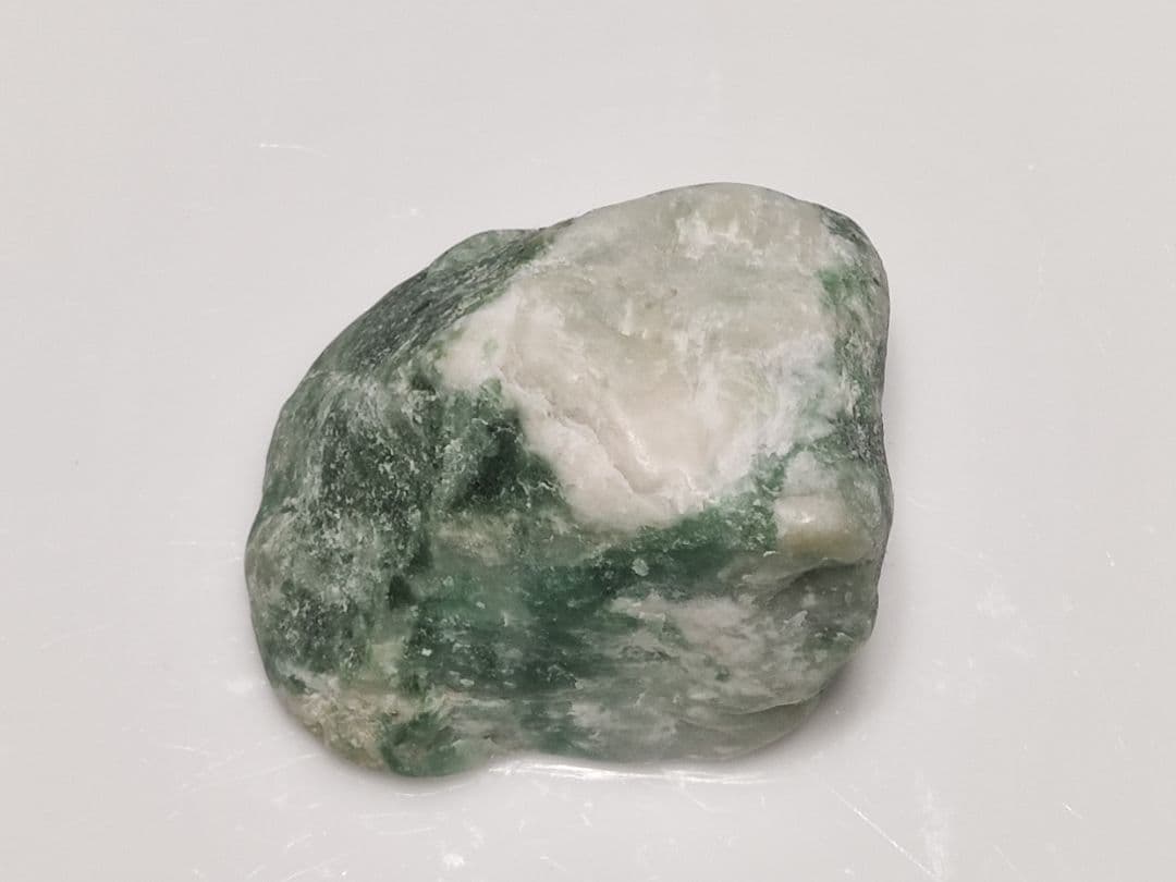 パワーストーン　原石　糸魚川の翡翠（ひすい）55ｇ　No.303
