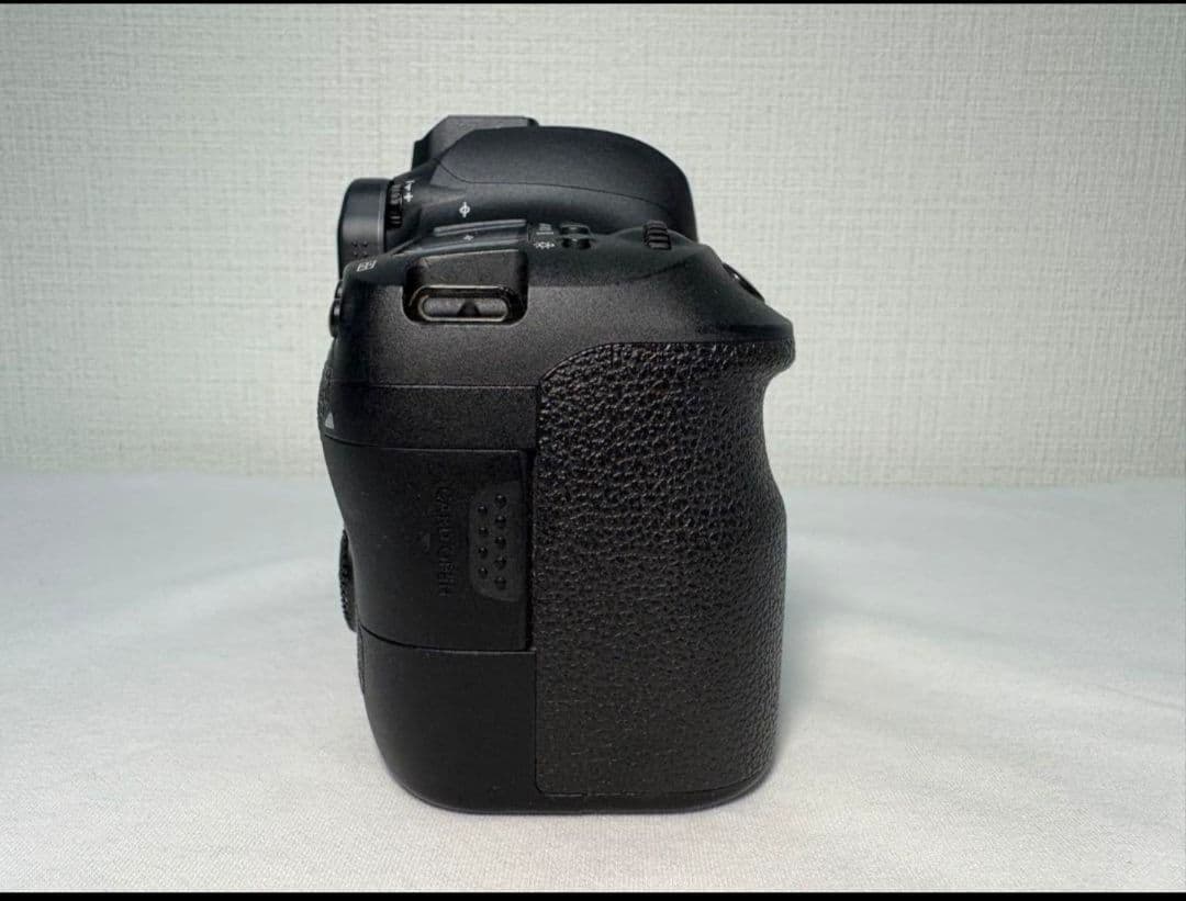 Canon EOS 6D Mark II 本体と付属品