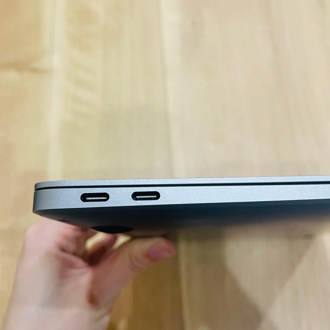 Apple MacBook Air (M1, 2020) 本体