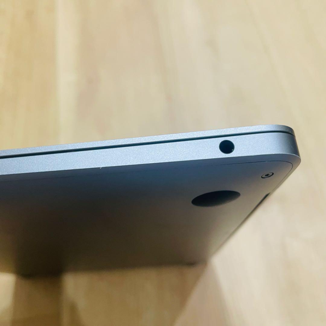Apple MacBook Air (M1, 2020) 本体