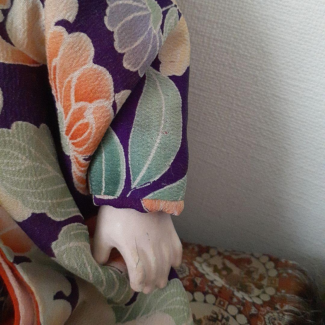 伝統的な市松人形 多色の花柄着物　難あり