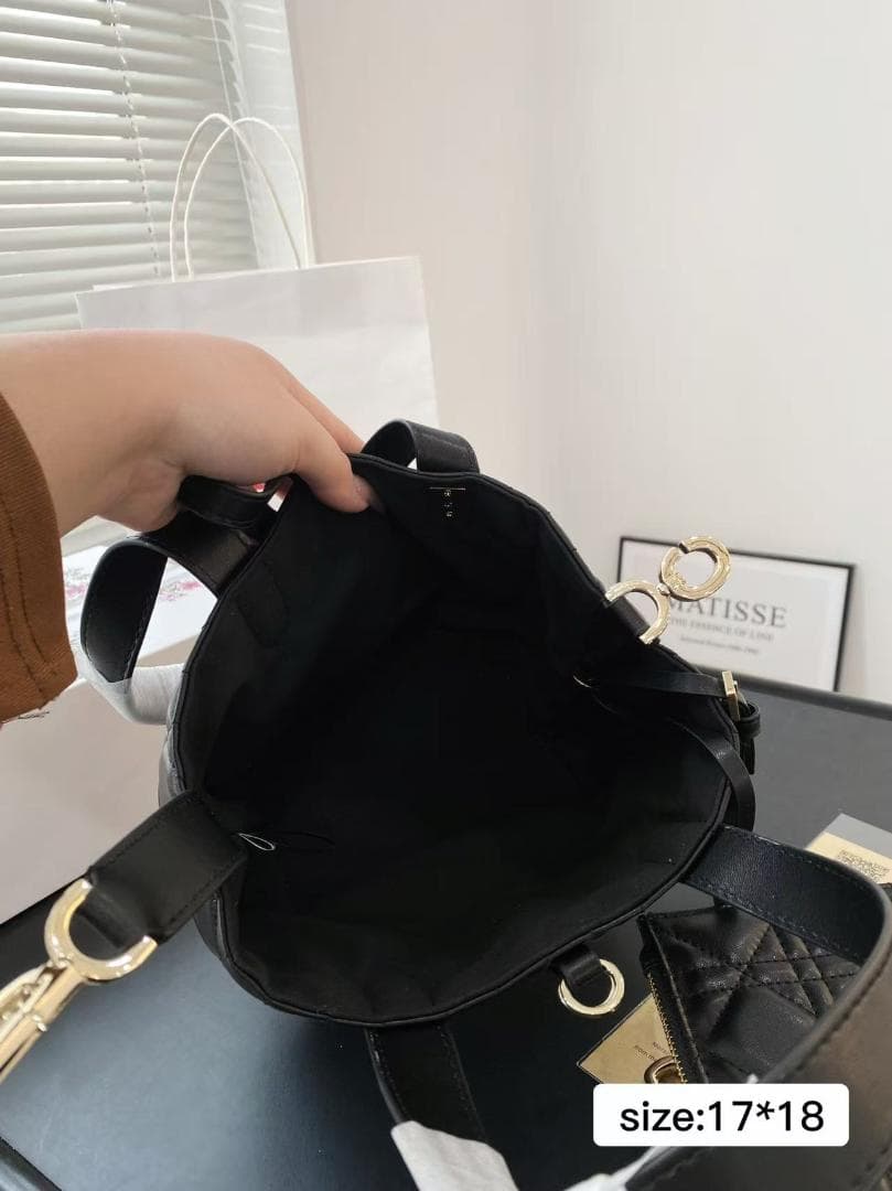 ブラックキルティングショルダーバッグ 17*18 cm