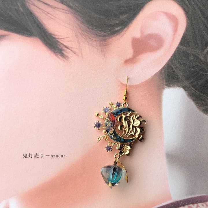金魚と九尾狐の舞いと鬼灯　蓮と蝶々　色変化勿忘草の和風ピアス　イヤリング