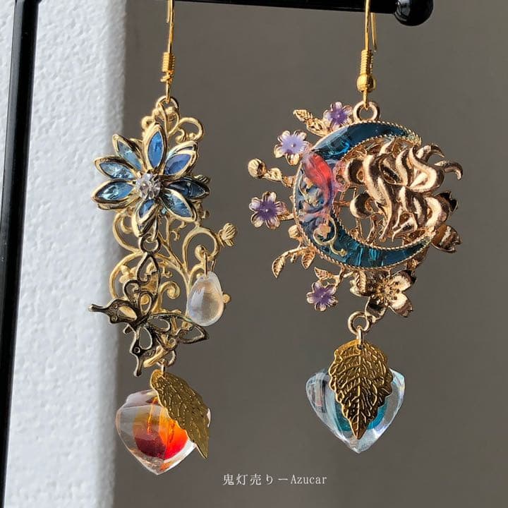 金魚と九尾狐の舞いと鬼灯　蓮と蝶々　色変化勿忘草の和風ピアス　イヤリング