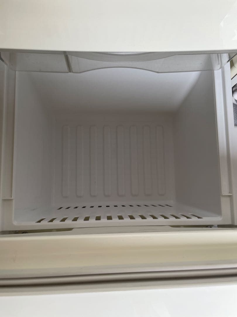 レトロスタイルのホワイト冷蔵庫、ナショナル製のWILL FRIDGEです！