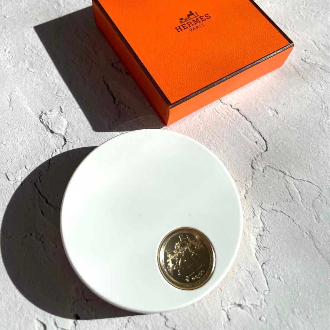 新品 HERMES プードル オルフェーヴル イルミネイティングパウダー 01