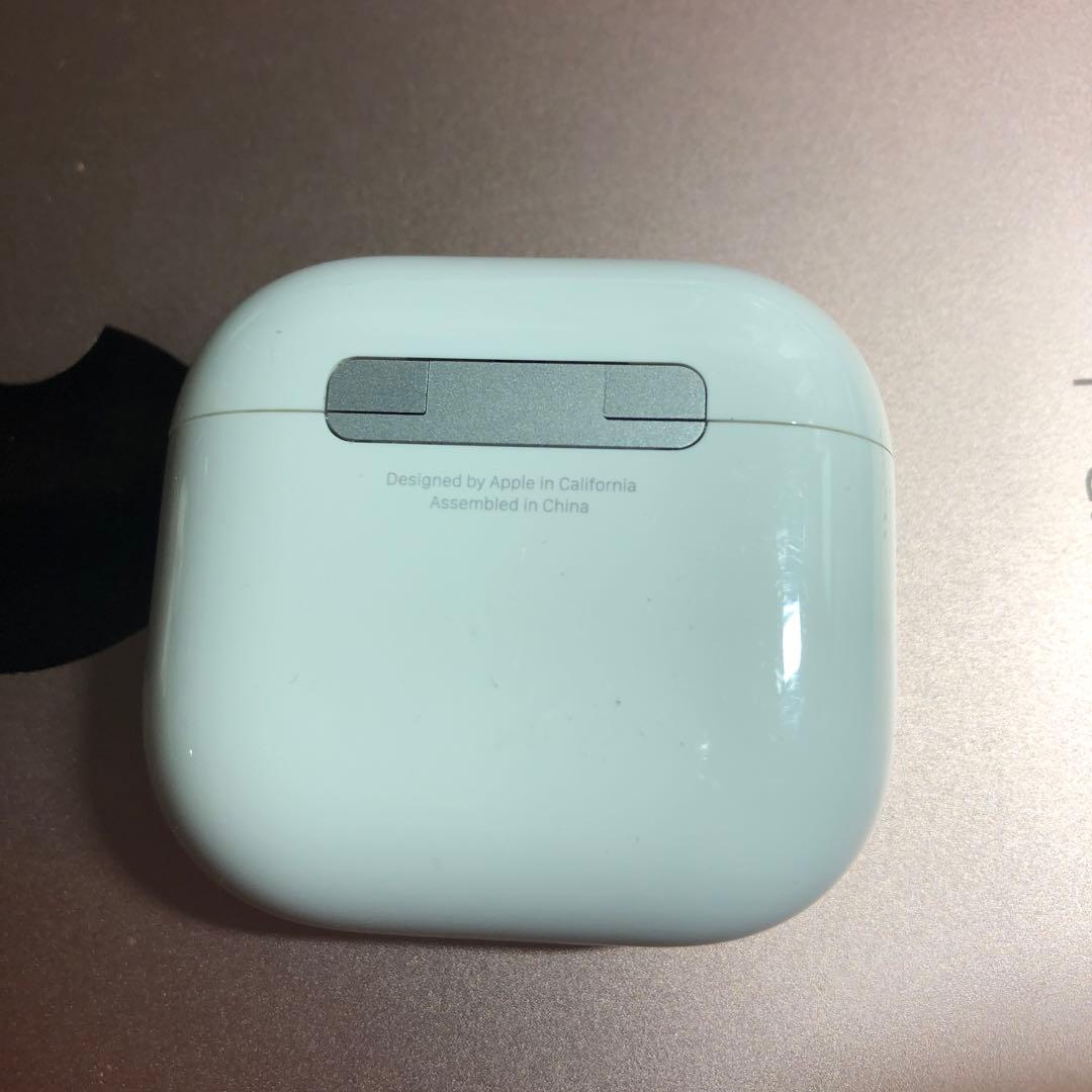 Apple AirPods 第4世代　充電ケース　A3048