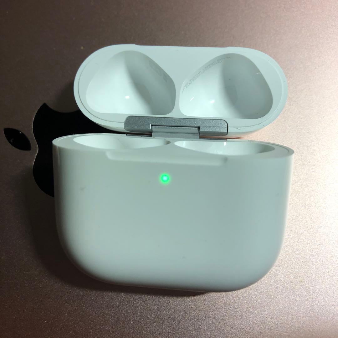 Apple AirPods 第4世代　充電ケース　A3048