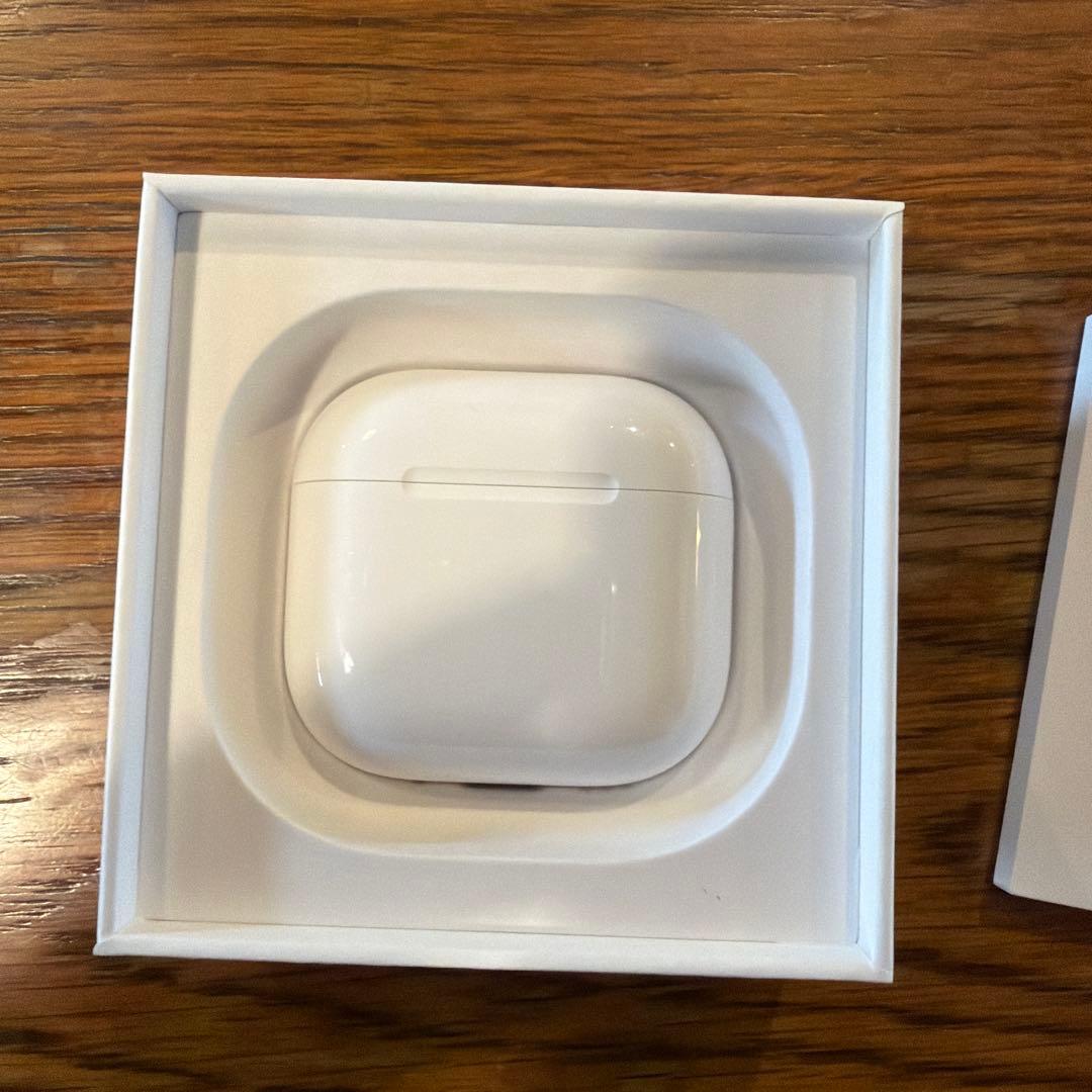 AirPods 4 本体 ホワイト ノイキャン付き充電ケース付き美品