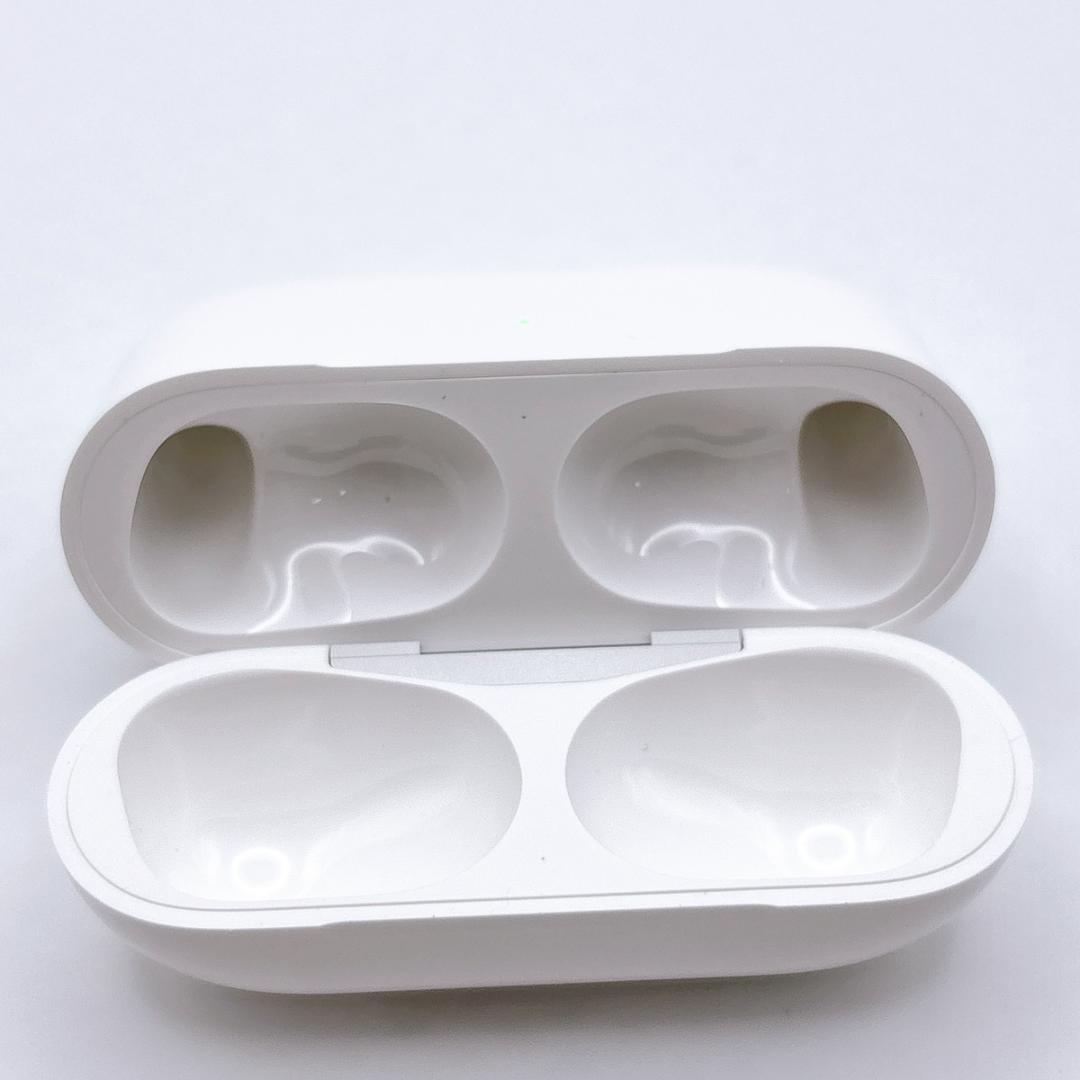 【美品】Apple AirPods Pro 第2世代 充電ケース A2968