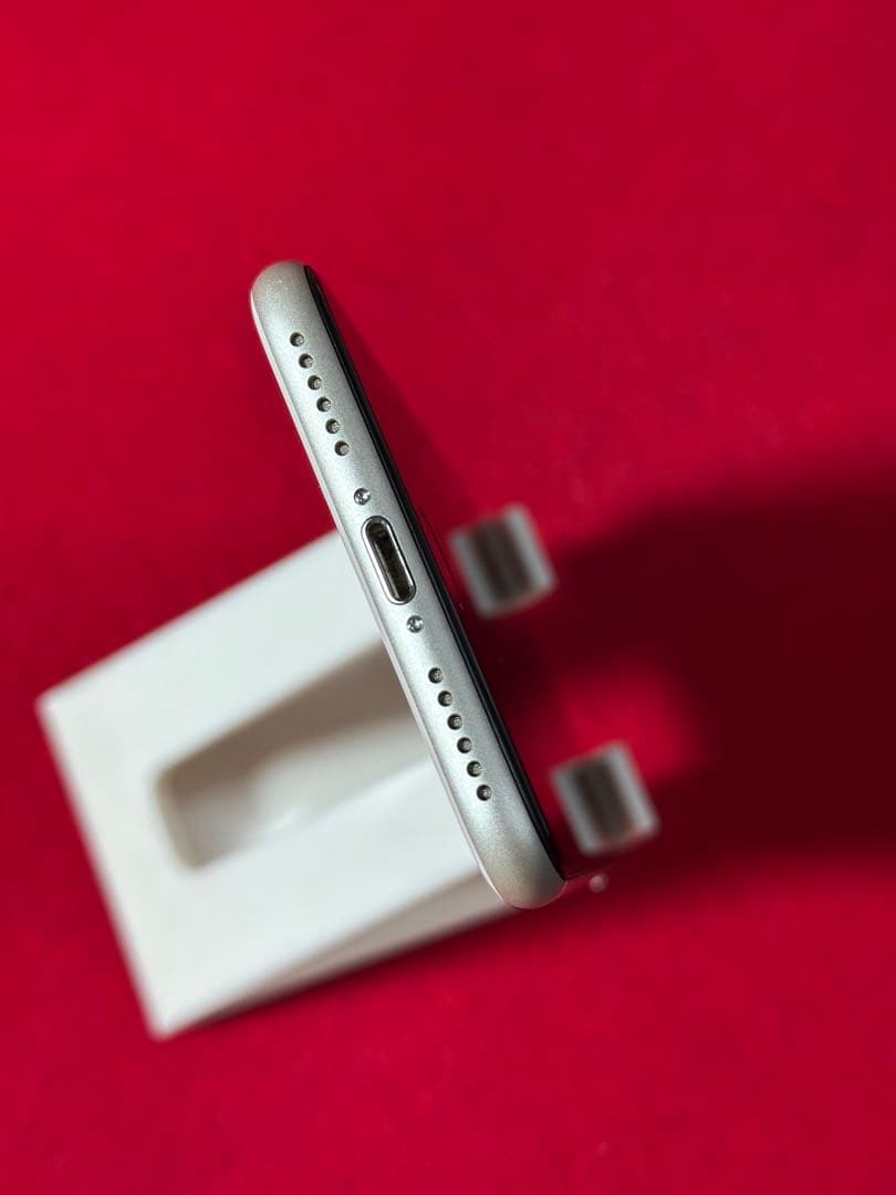 【2666】iPhone SE3第3世代スターライト 64GB simフリー