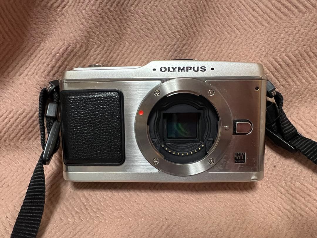 OLYMPUS PEN E-P1ミラーレス一眼 14-42mmレンズ付き