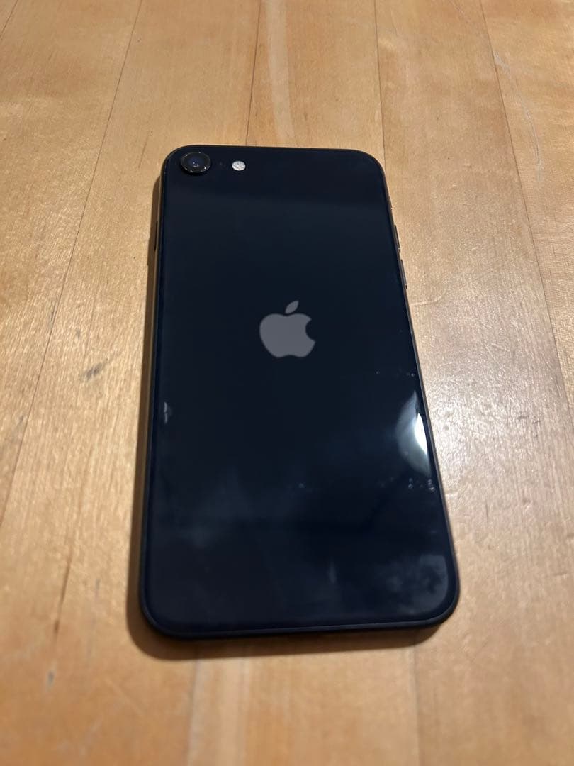 Apple iPhone SE3 64GB 本体