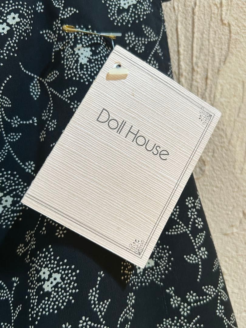 Doll Houseドールハウス　リバーシブル　エプロン　新品タグ付き　花柄　黒