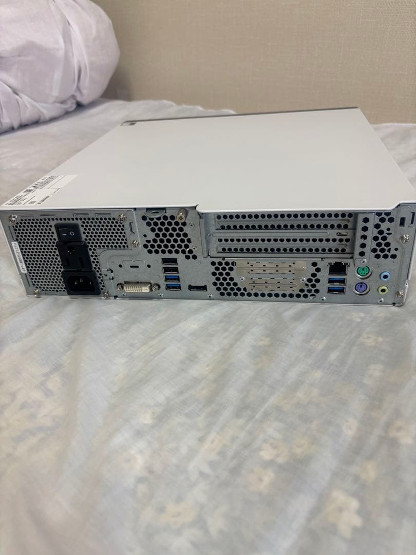 Windowsデスクトップ FUJITSU ESPRIMO D 588/B SSD 525GB/16GB
