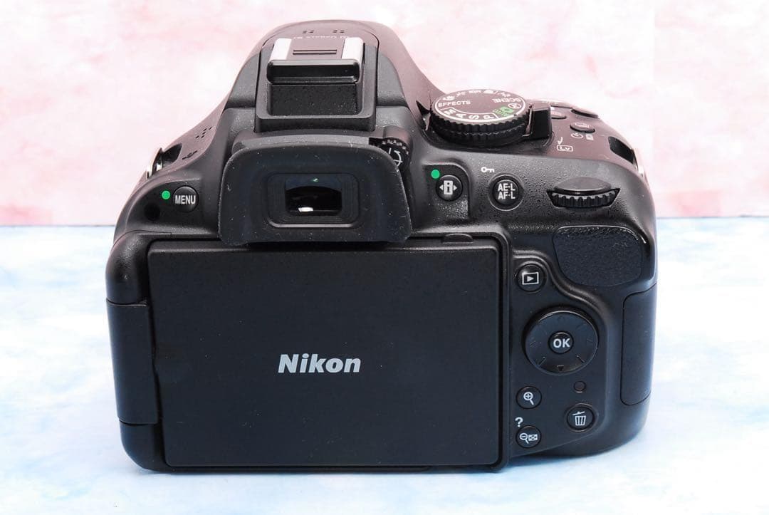 ☆ニコン D5200◎手ぶれ補正Wレンズ◎付属品多数◎バッグ＆バッテリー2個