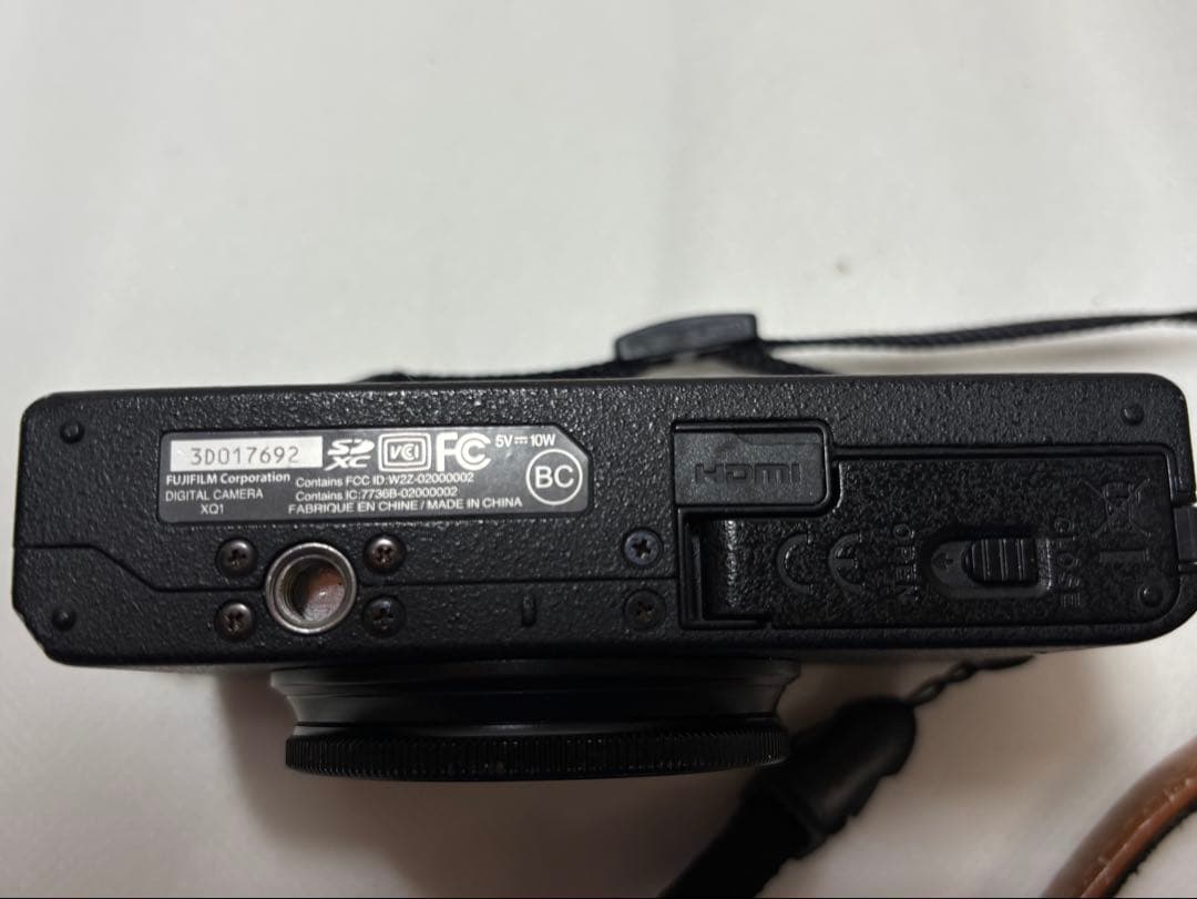 FUJIFILM XQ1 本体＋バッテリー【訳あり】